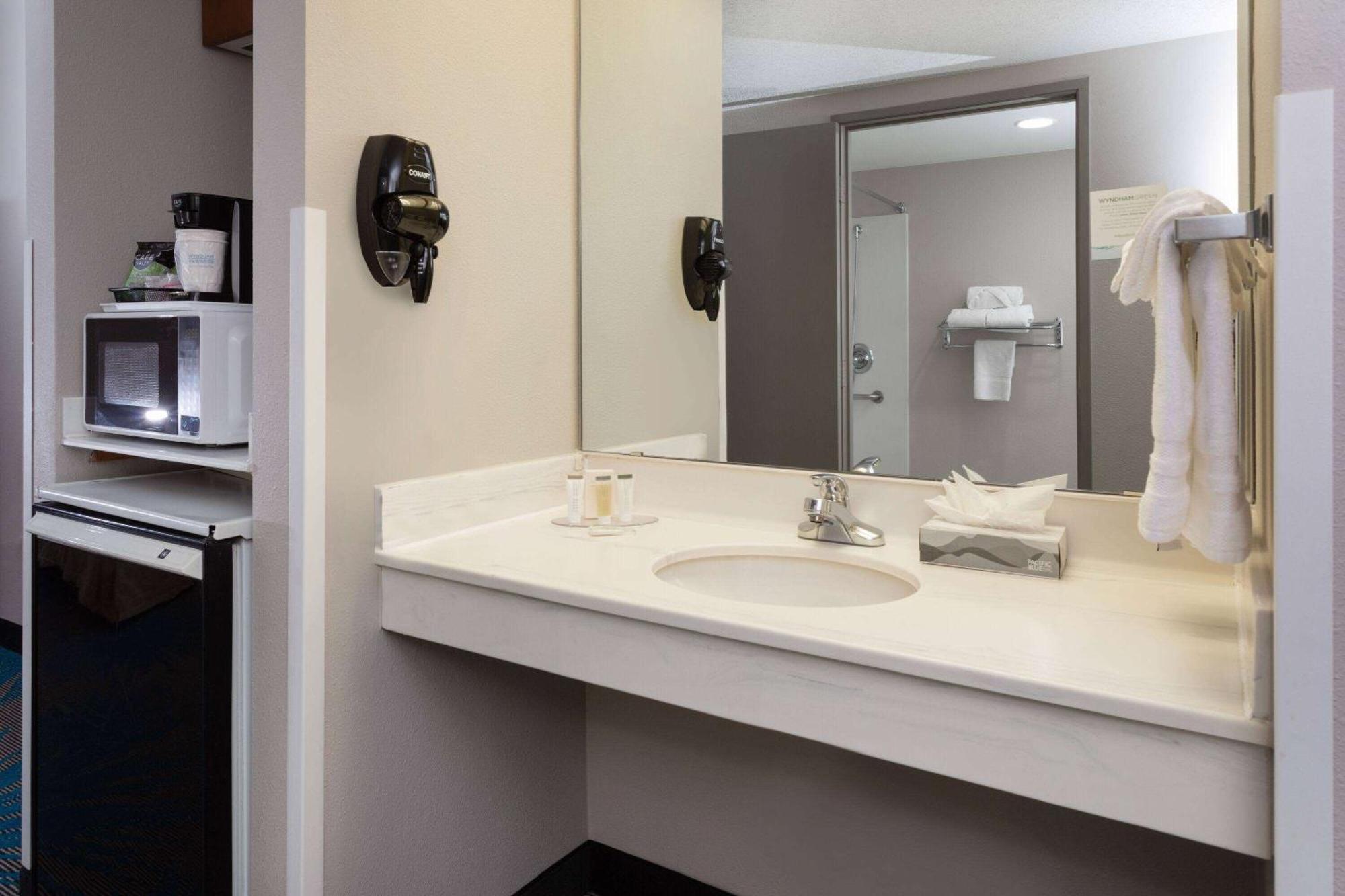 Days Inn & Suites By Wyndham Denver International Airport Εξωτερικό φωτογραφία
