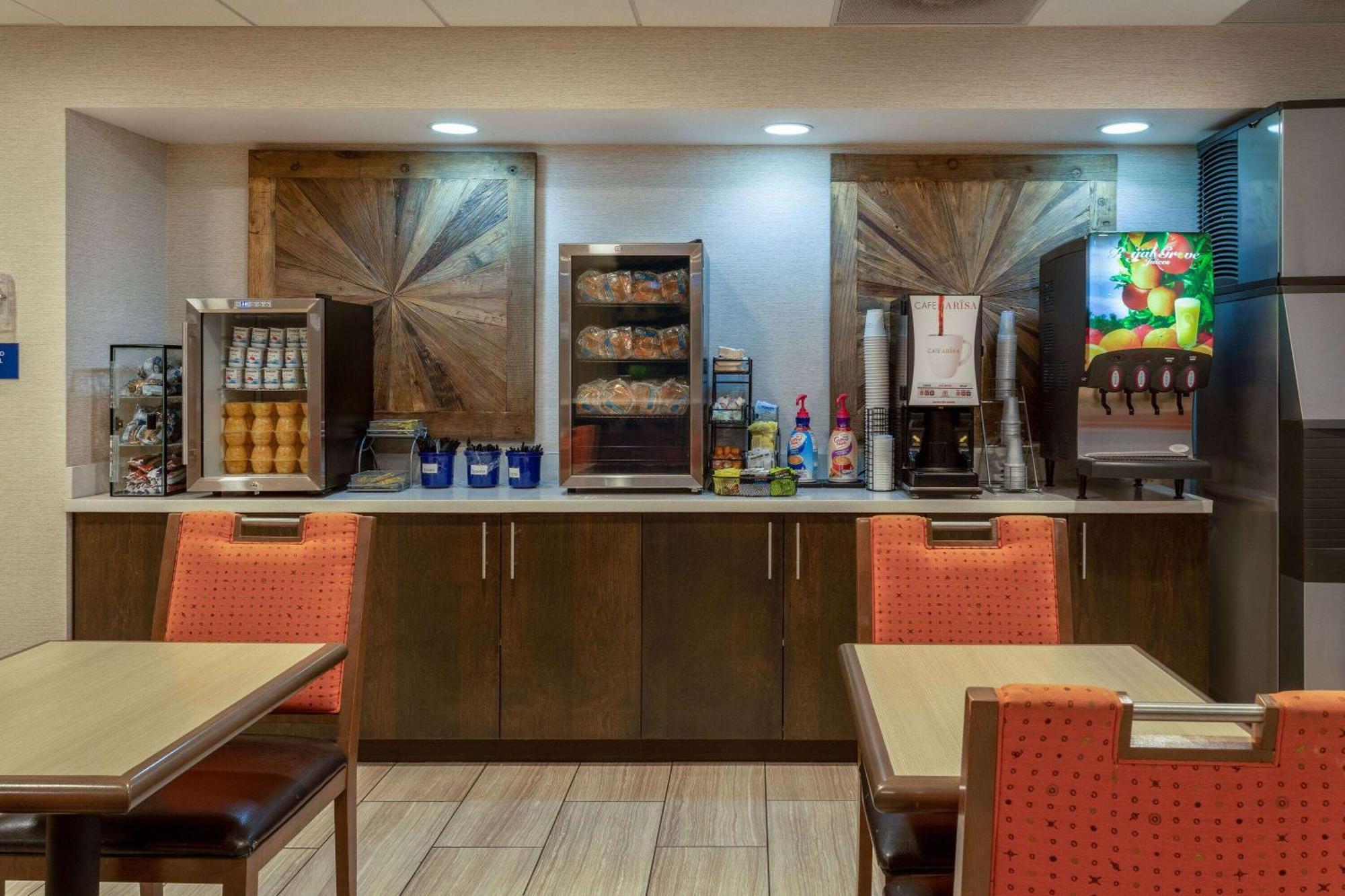 Days Inn & Suites By Wyndham Denver International Airport Εξωτερικό φωτογραφία