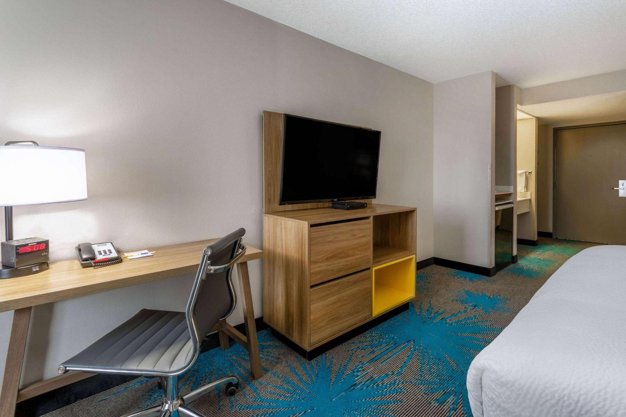 Days Inn & Suites By Wyndham Denver International Airport Εξωτερικό φωτογραφία