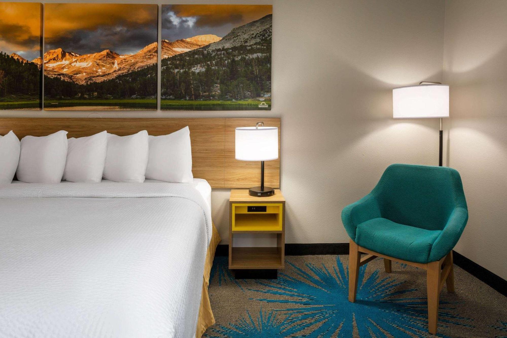 Days Inn & Suites By Wyndham Denver International Airport Εξωτερικό φωτογραφία
