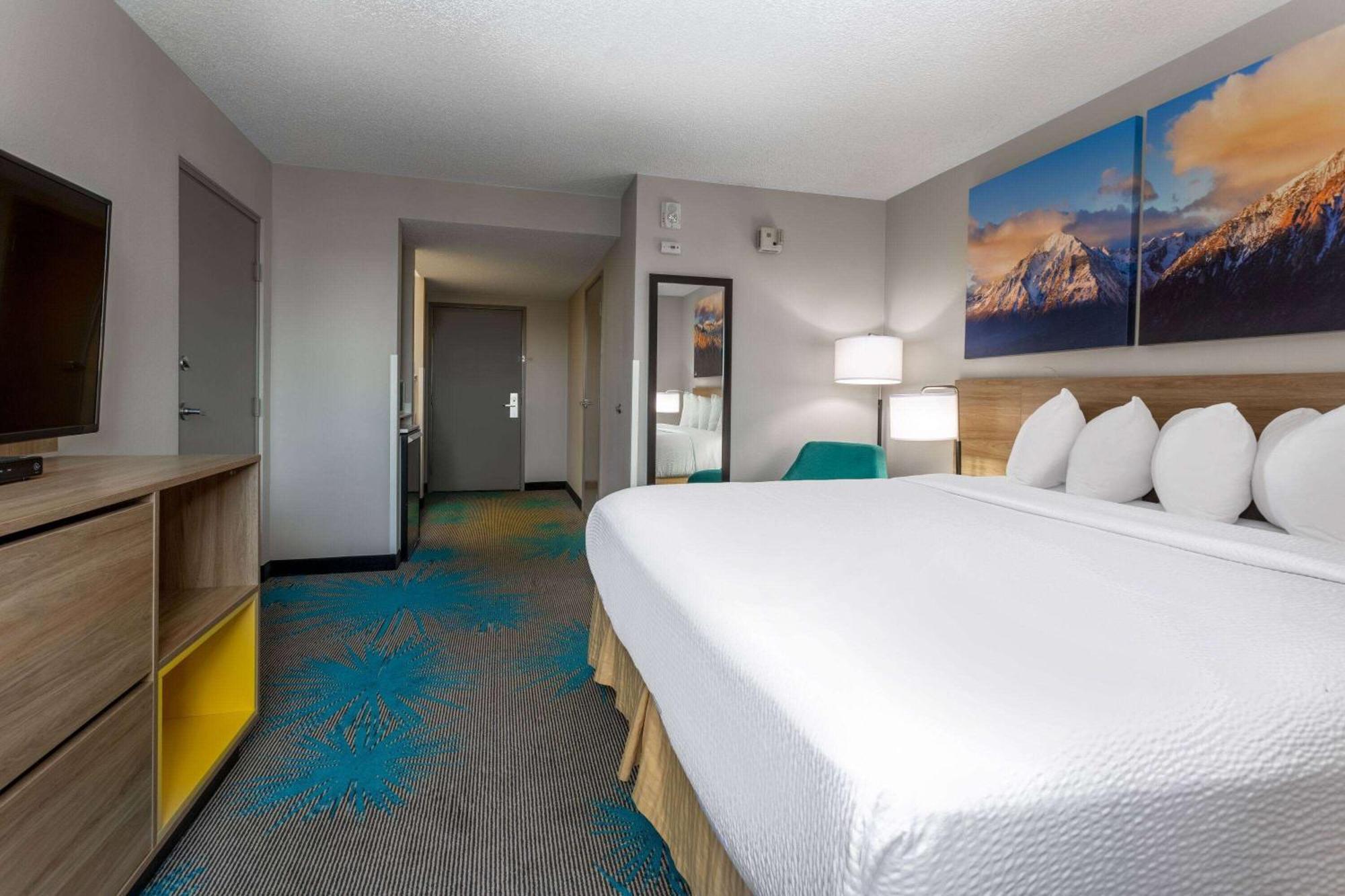 Days Inn & Suites By Wyndham Denver International Airport Εξωτερικό φωτογραφία