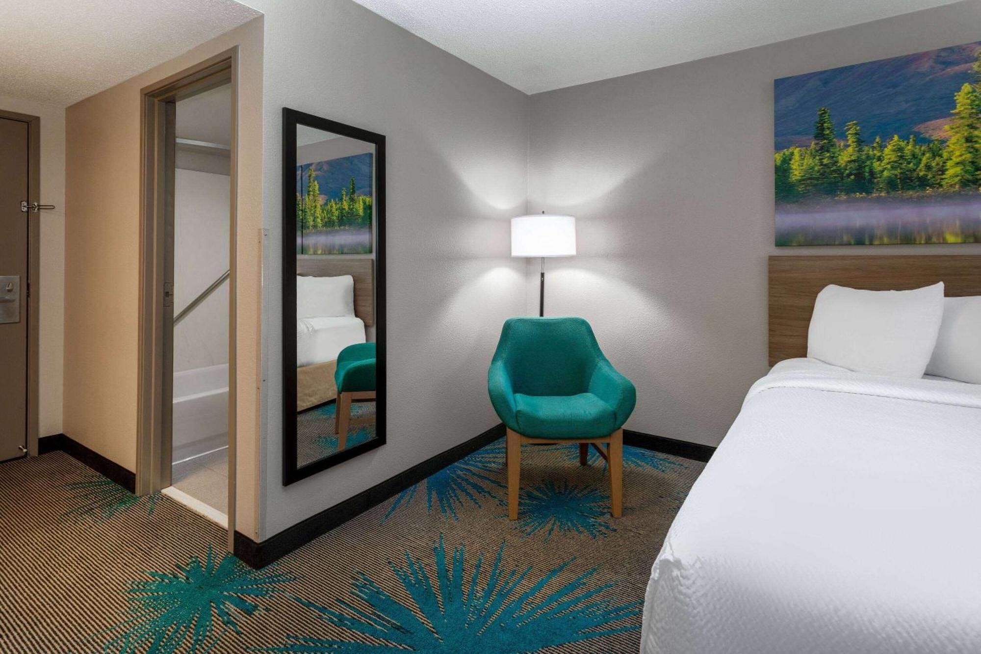 Days Inn & Suites By Wyndham Denver International Airport Εξωτερικό φωτογραφία