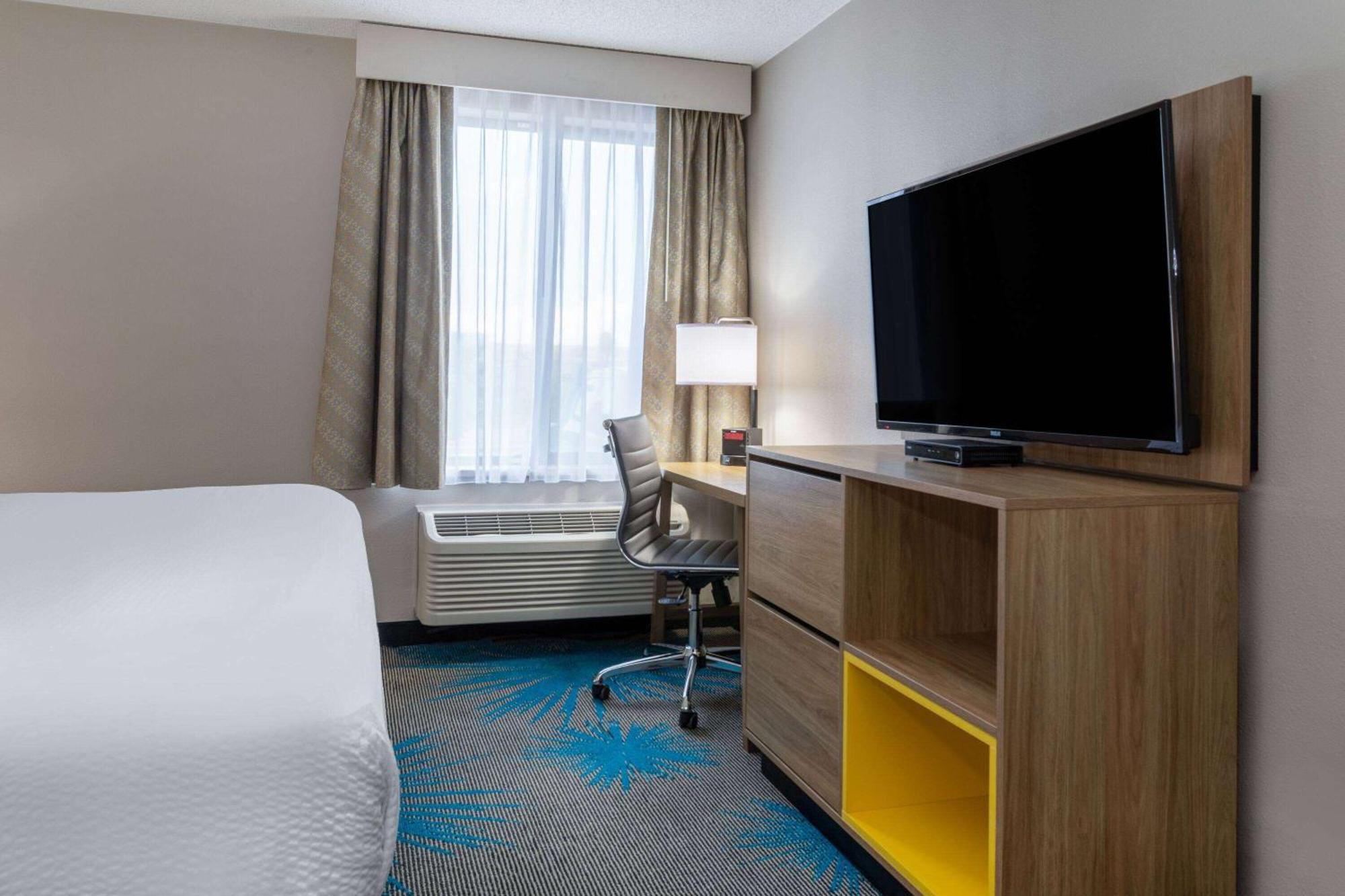 Days Inn & Suites By Wyndham Denver International Airport Εξωτερικό φωτογραφία