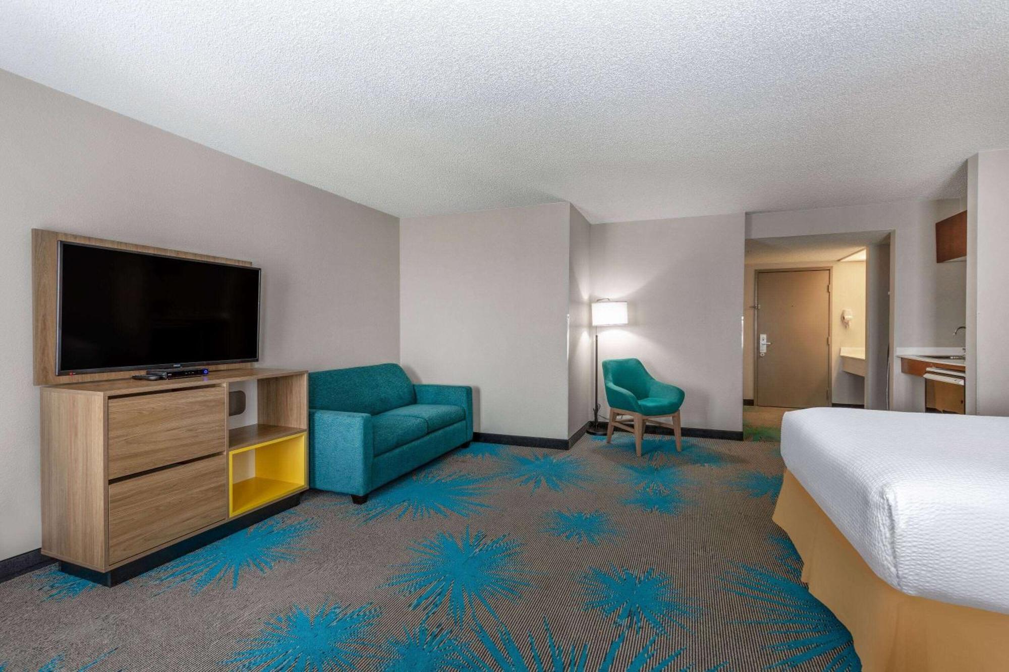 Days Inn & Suites By Wyndham Denver International Airport Εξωτερικό φωτογραφία
