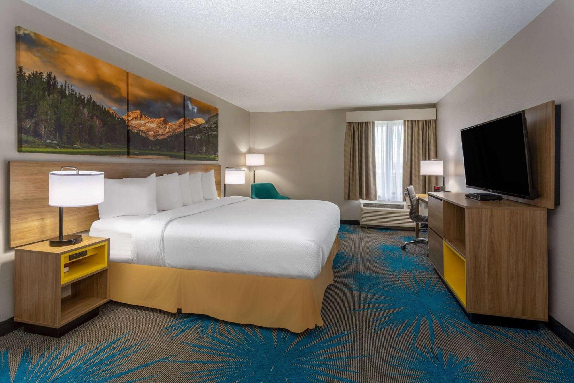 Days Inn & Suites By Wyndham Denver International Airport Εξωτερικό φωτογραφία