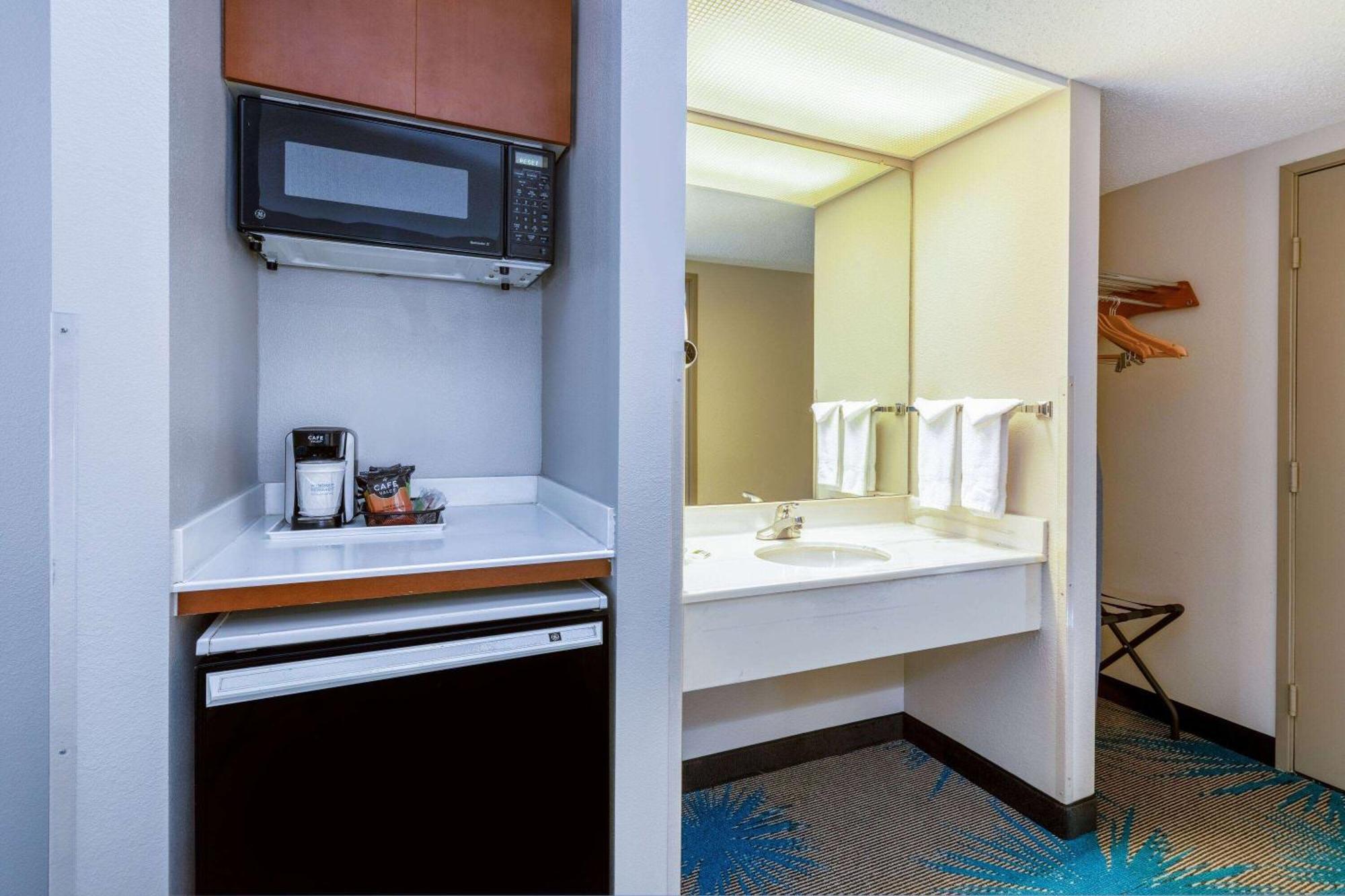 Days Inn & Suites By Wyndham Denver International Airport Εξωτερικό φωτογραφία