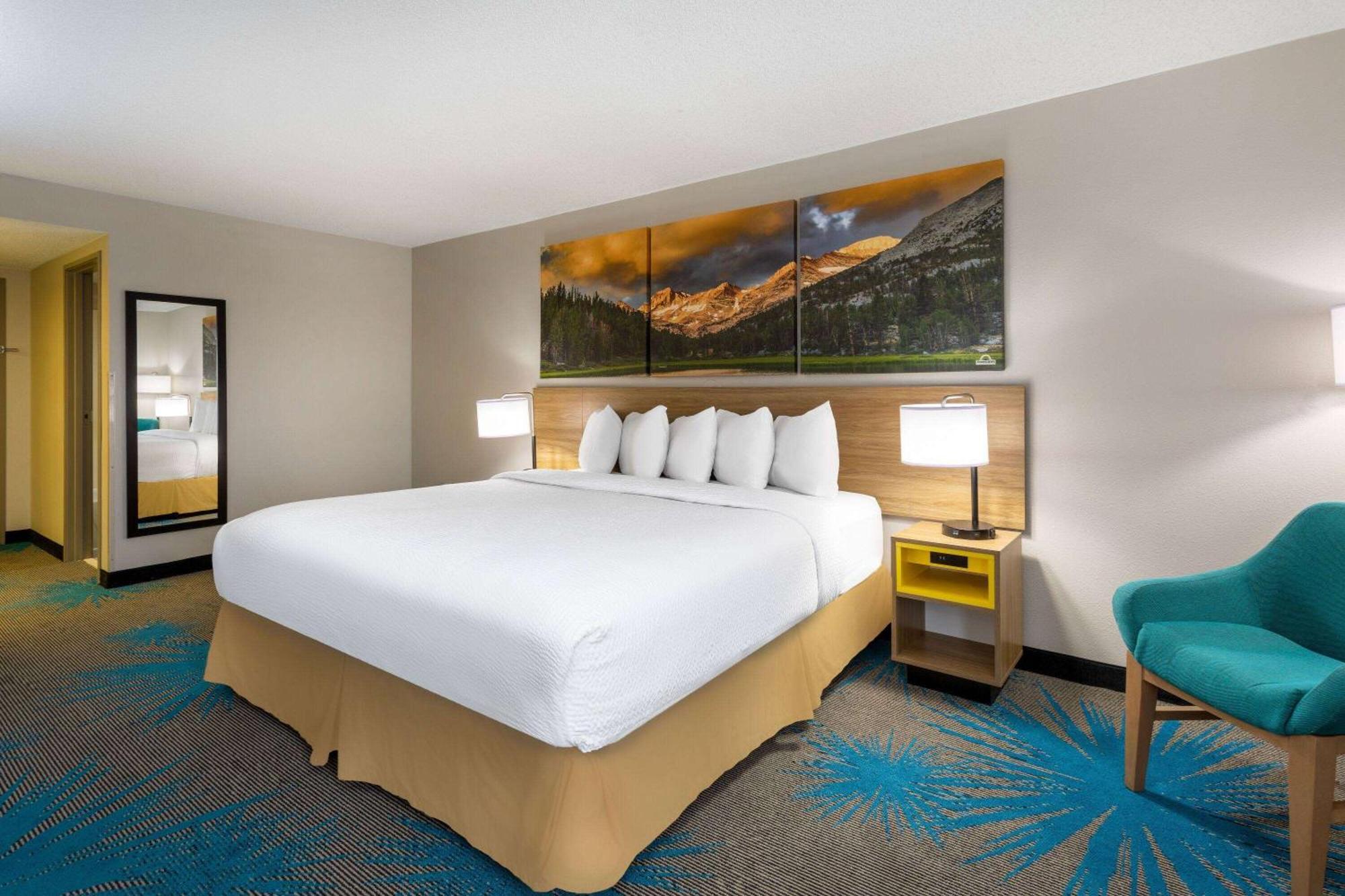 Days Inn & Suites By Wyndham Denver International Airport Εξωτερικό φωτογραφία