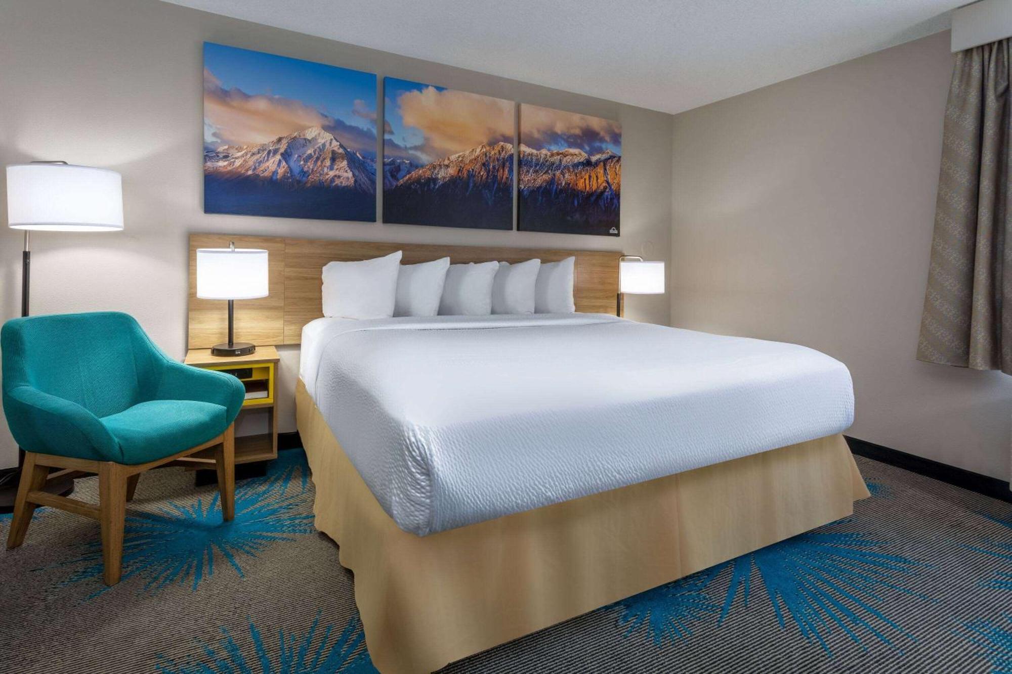 Days Inn & Suites By Wyndham Denver International Airport Εξωτερικό φωτογραφία
