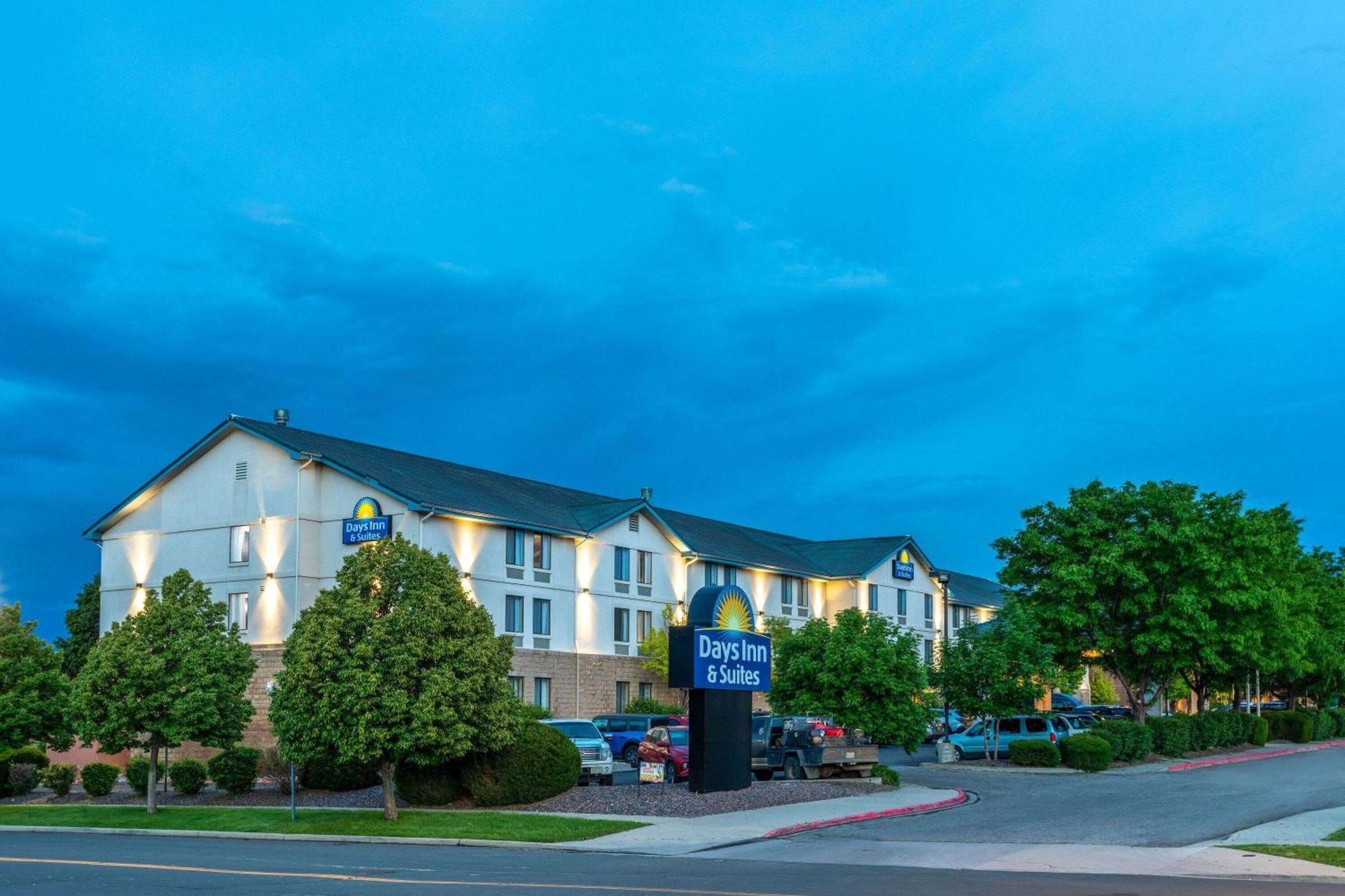 Days Inn & Suites By Wyndham Denver International Airport Εξωτερικό φωτογραφία