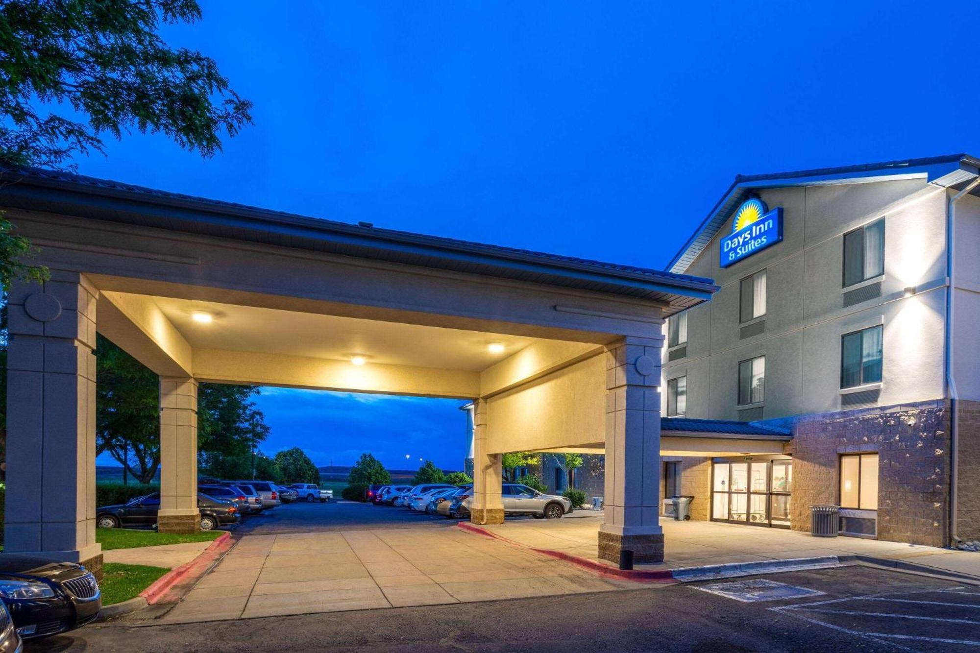 Days Inn & Suites By Wyndham Denver International Airport Εξωτερικό φωτογραφία