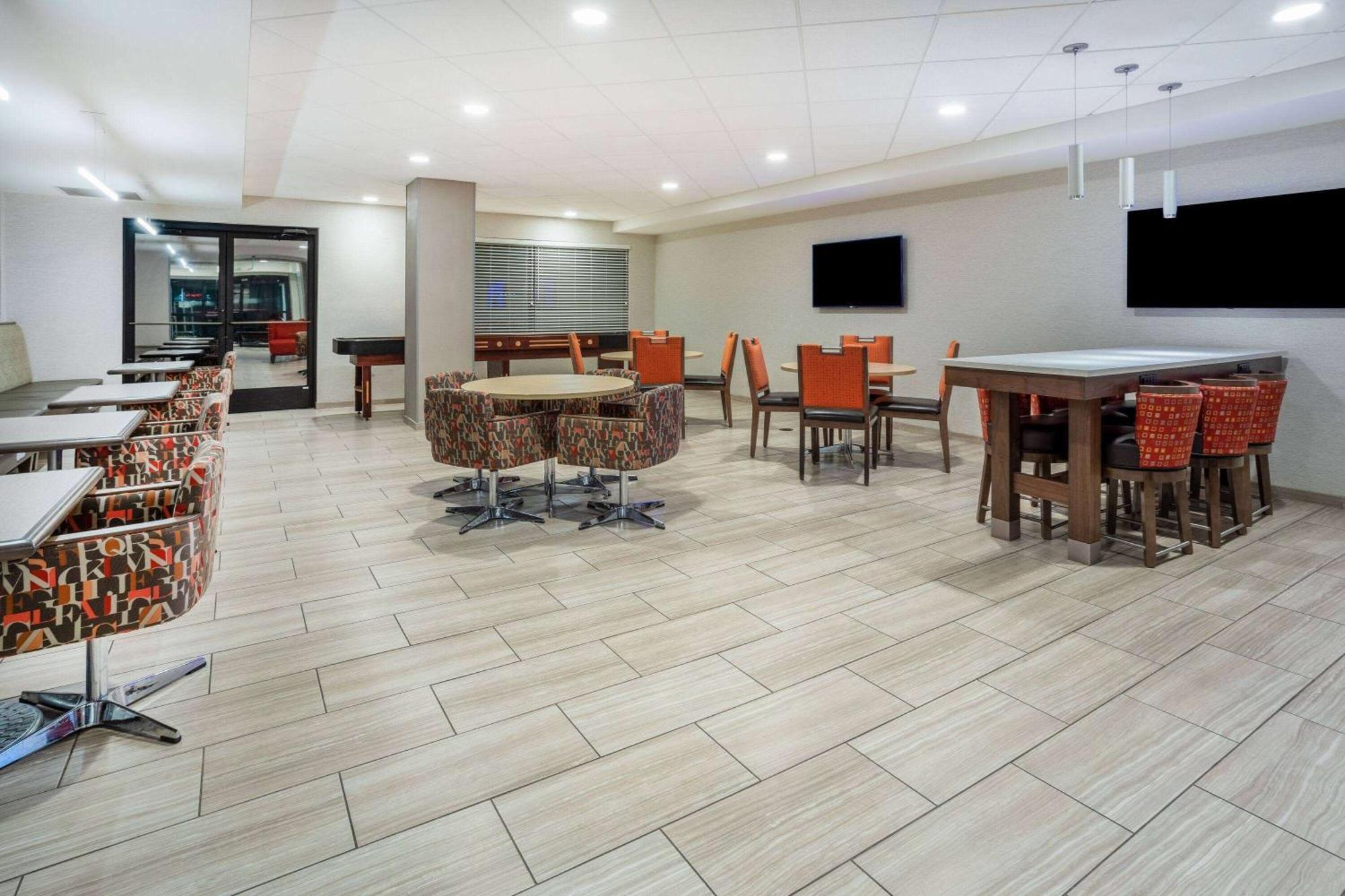 Days Inn & Suites By Wyndham Denver International Airport Εξωτερικό φωτογραφία