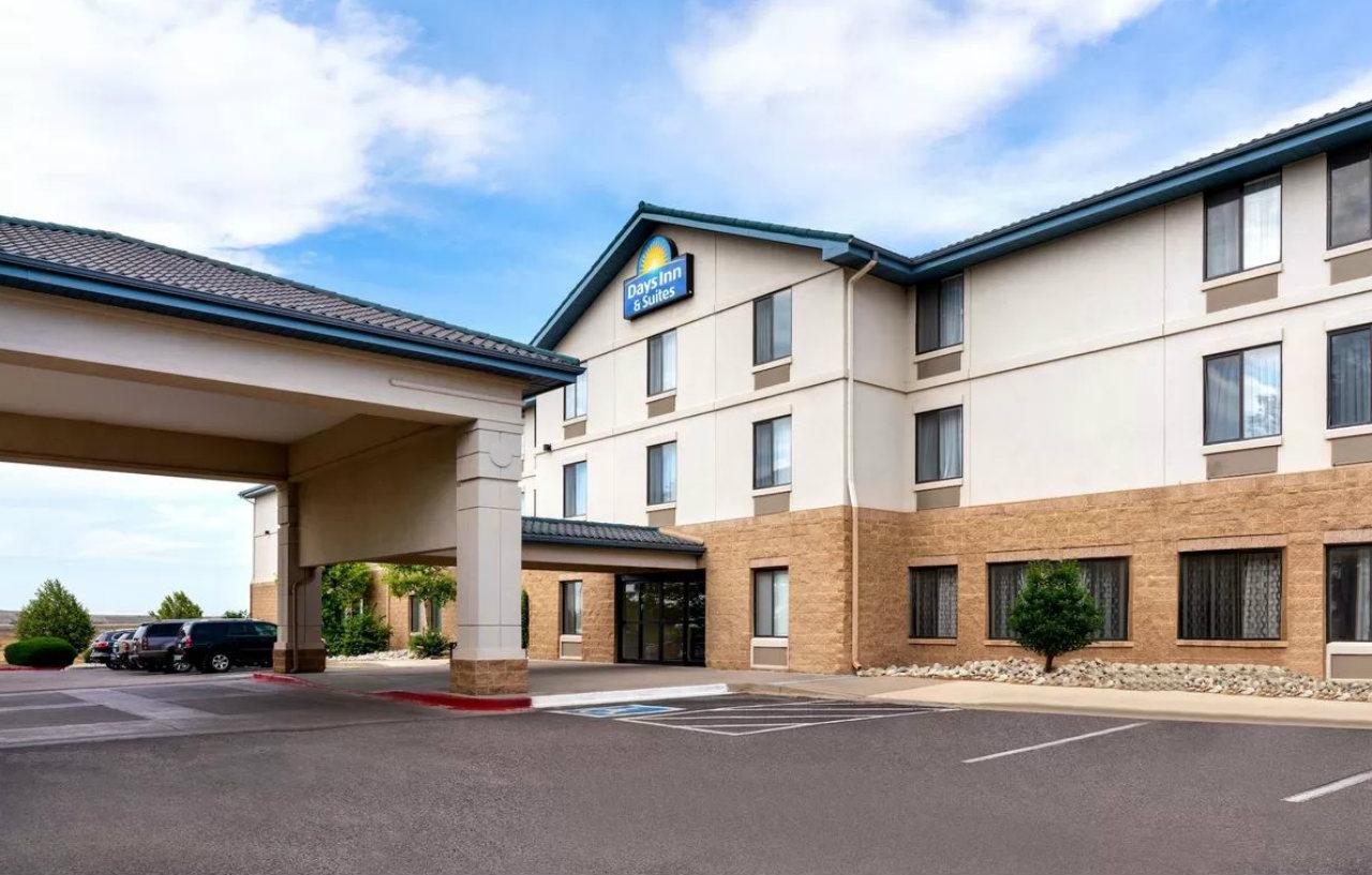 Days Inn & Suites By Wyndham Denver International Airport Εξωτερικό φωτογραφία